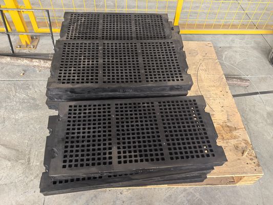 Black Rubber Type Screen Panel 305*305 Size Excellent Abrasion Resistance Light Weight Easy To Fit Good Flexibility Low Noise